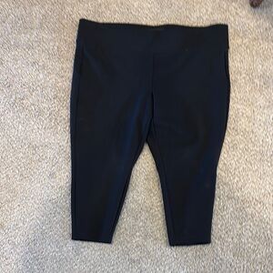 Studio by Torrid  Black stretch Pants Capri Cropped 3X (Petite)
